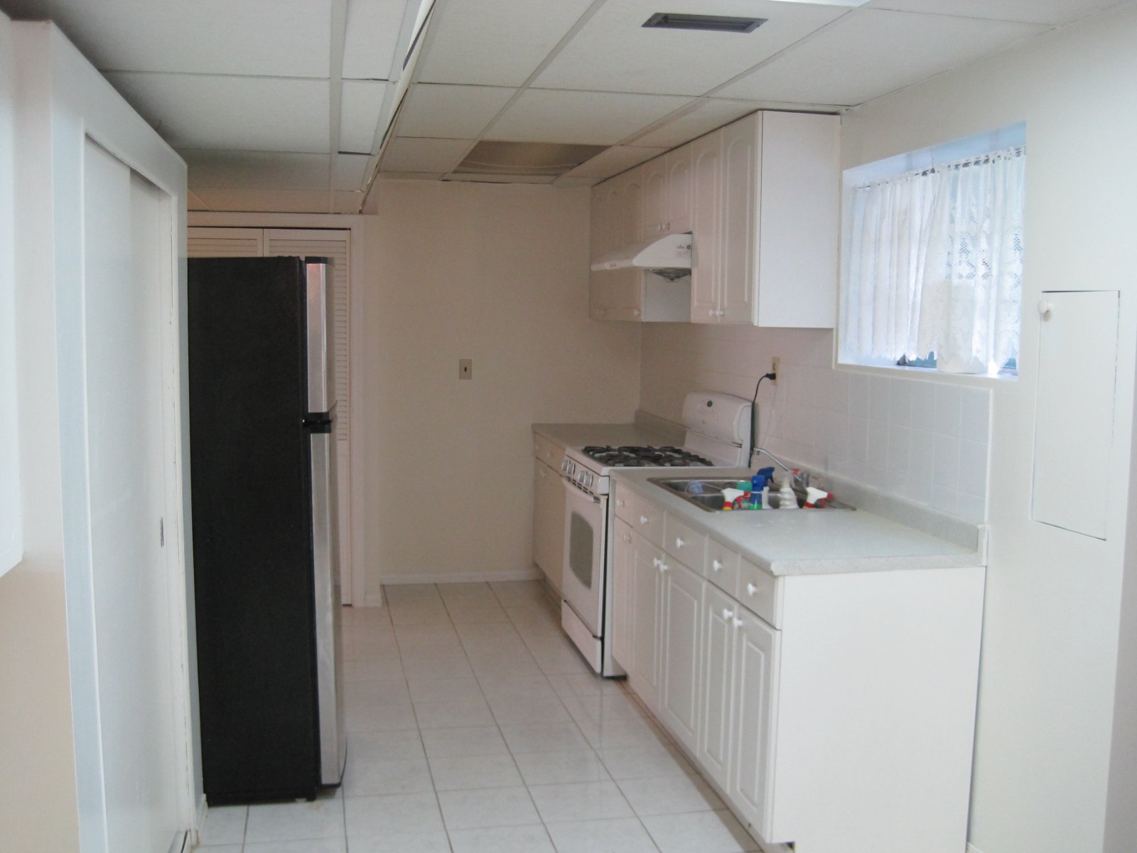 2 Bedroom Basement Suite for Rent - Kensington Ave, Burnaby, BC 5
