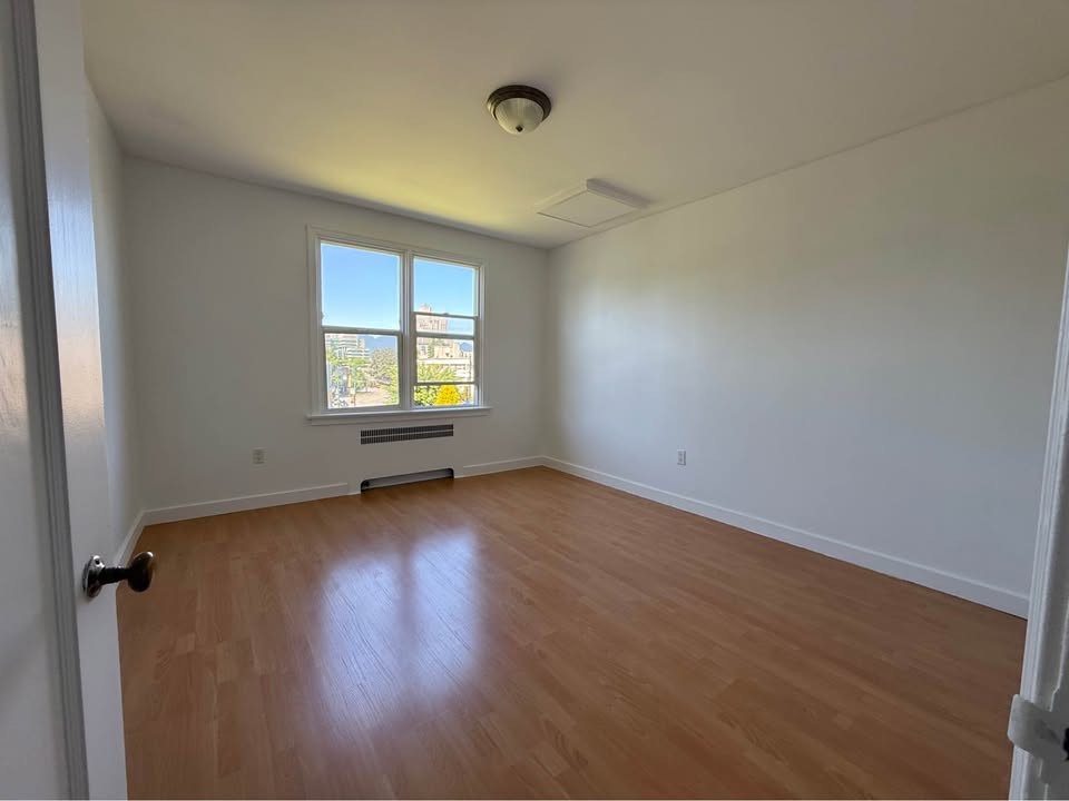 Room in Apartment for Rent - 3263 Oak St, Vancouver, BC 3