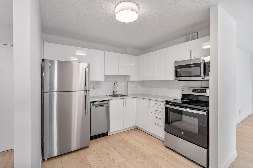 2 Bedroom Apartment for Rent - 2470  Southvale Crescent, Ottawa, ON 2