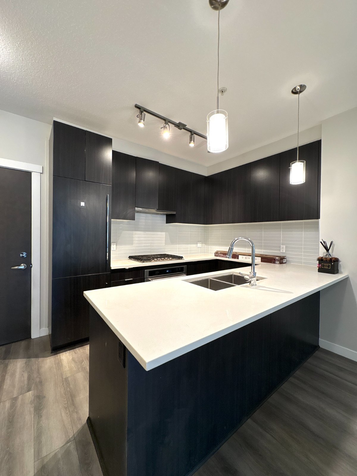 2 Bedroom Apartment for Rent - 9366 Tomicki Ave, Richmond, BC 5