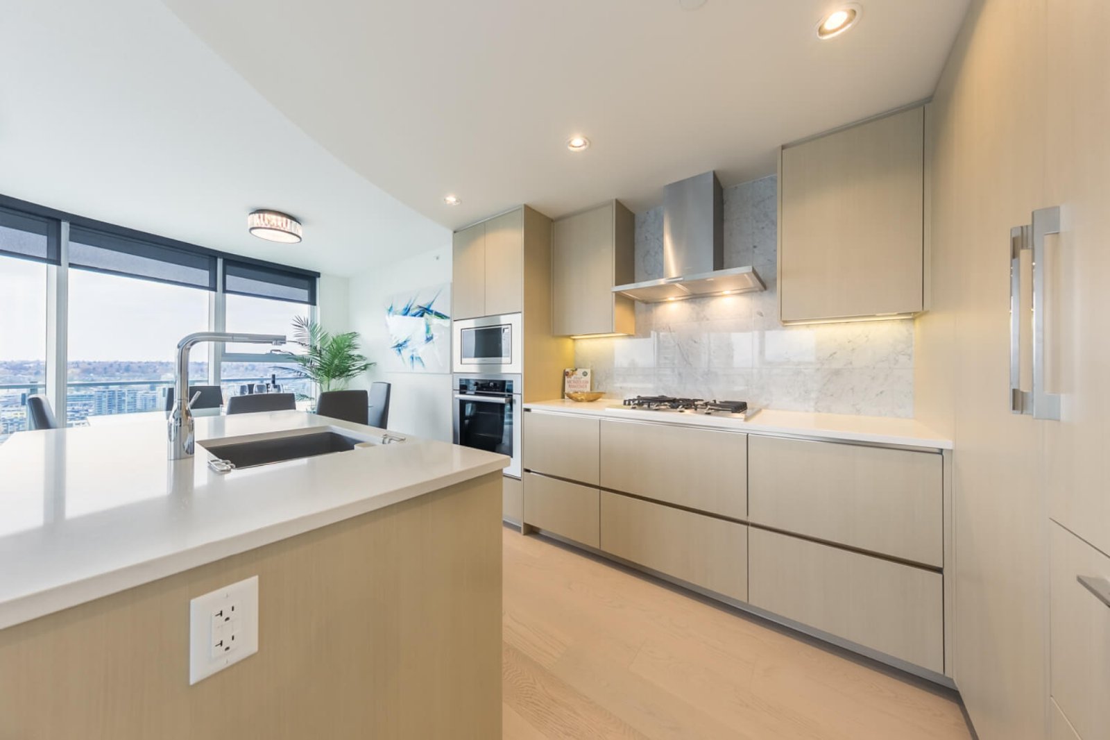 2 Bedroom Apartment for Rent - 89 Nelson St, Vancouver, BC 3