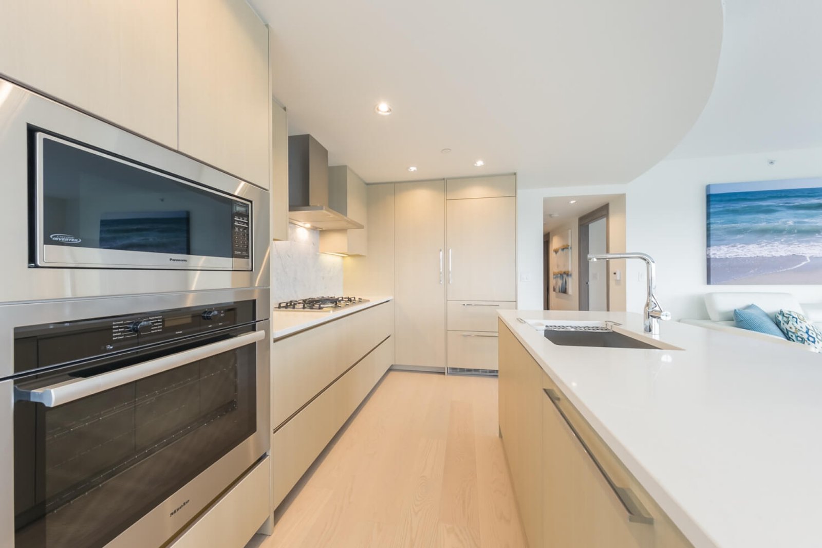 2 Bedroom Apartment for Rent - 89 Nelson St, Vancouver, BC 4