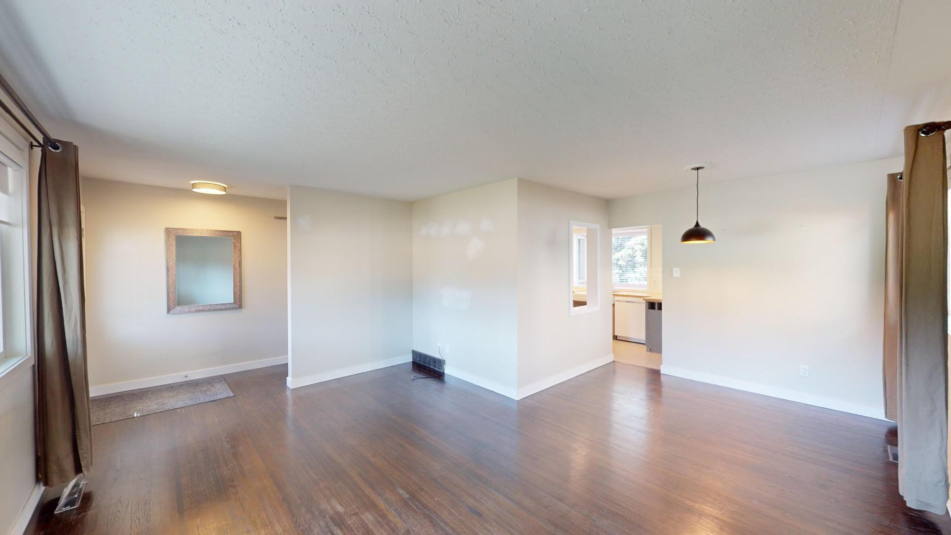 3 Bedroom House for Rent - 4111 Charleswood Drive Northwest - Upper unit, Calgary, AB 4