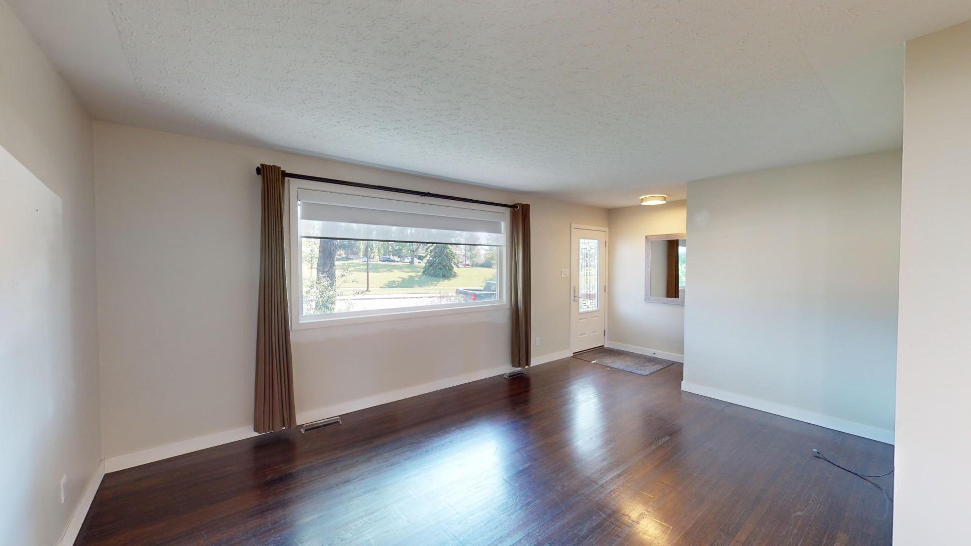 3 Bedroom House for Rent - 4111 Charleswood Drive Northwest - Upper unit, Calgary, AB 5
