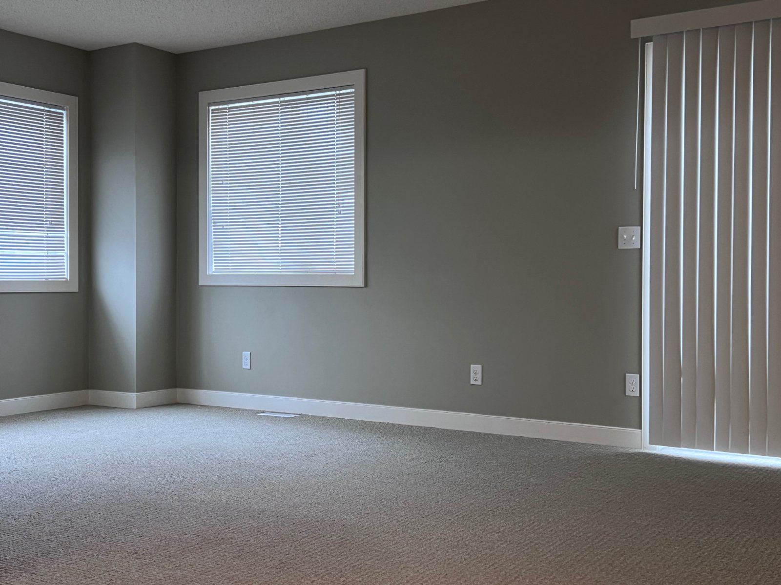 3 Bedroom Townhouse for Rent - 187 Pantego Ln NW, Calgary, AB 2