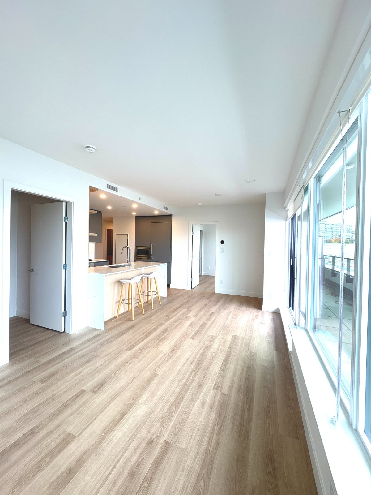 2 Bedroom Apartment for Rent - 7977 Lansdowne Rd, Richmond, BC 3