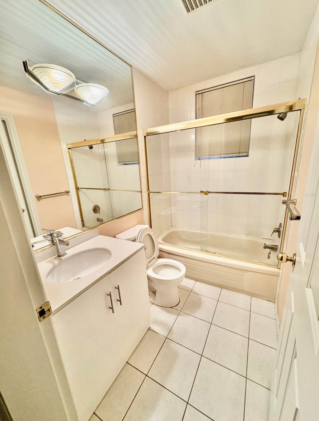 2 Bedroom Basement Suite for Rent - W 63rd Ave, Vancouver, BC 4