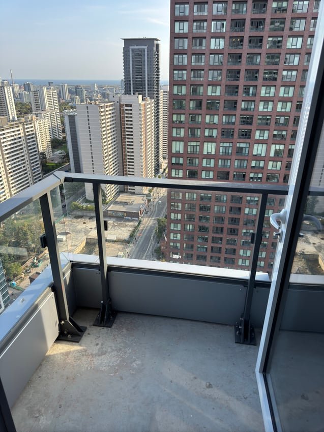 Room in Apartment for Rent - 395 Bloor St E, Toronto, ON 3