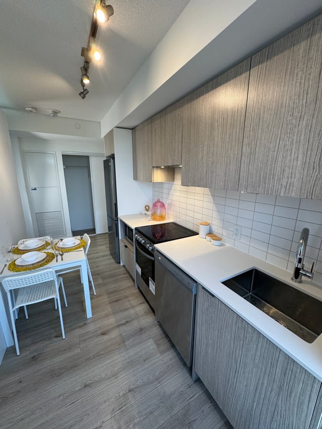 Room in Apartment for Rent - 395 Bloor St E, Toronto, ON 5