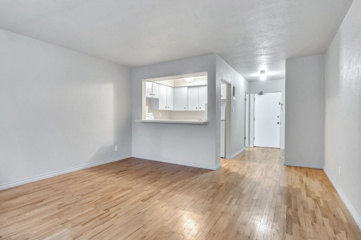 Studio Apartment for Rent - 1947 W 7th Ave, Vancouver, BC 2