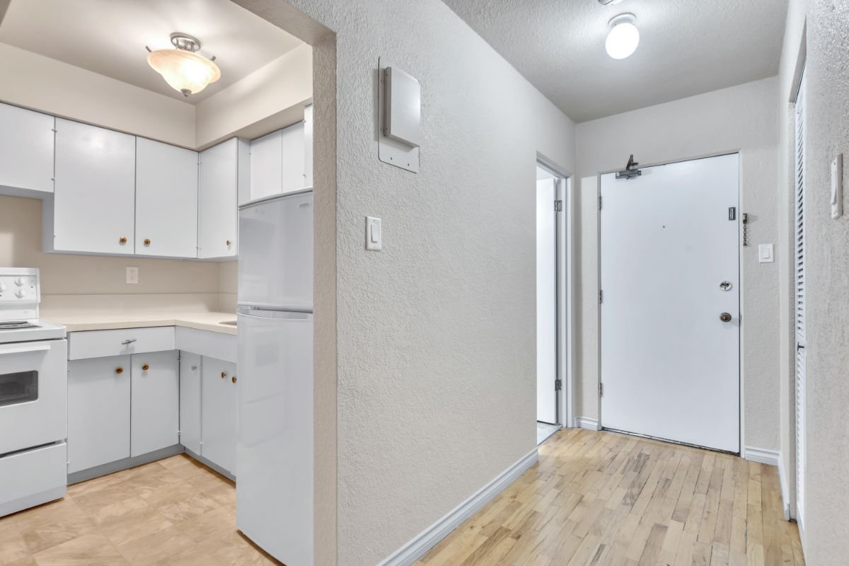 Studio Apartment for Rent - 1947 W 7th Ave, Vancouver, BC 5