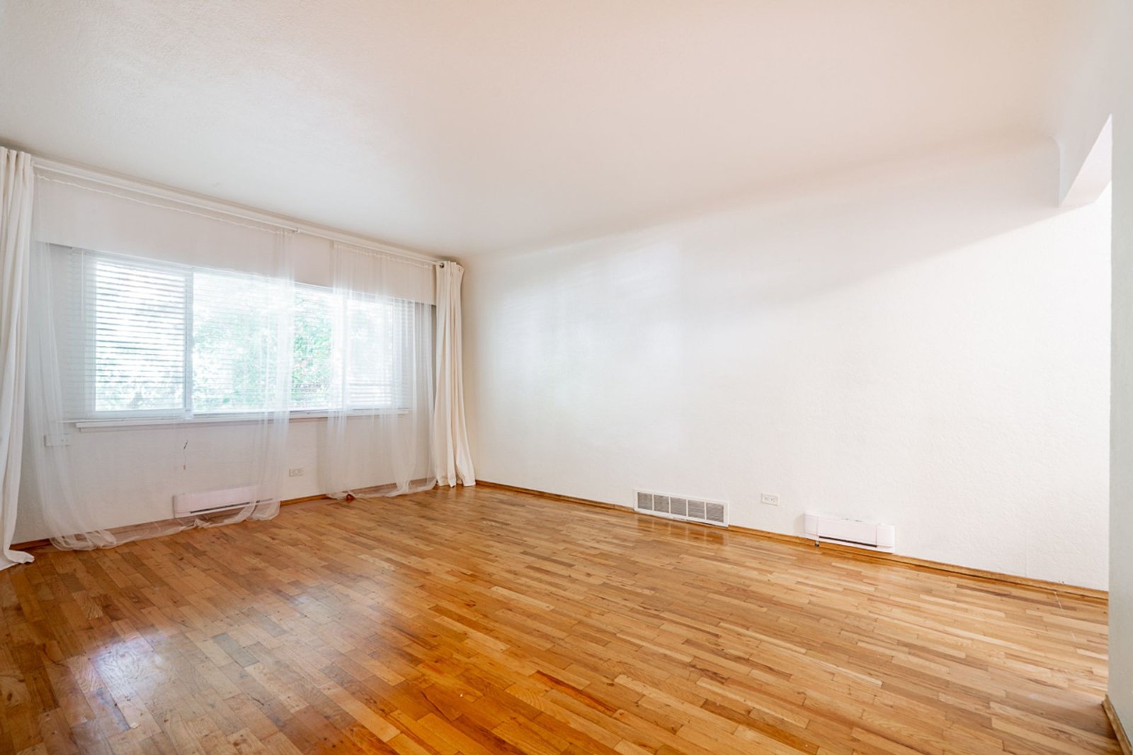 2 Bedroom Apartment for Rent - 1396 W 71st Ave, Vancouver, BC 2