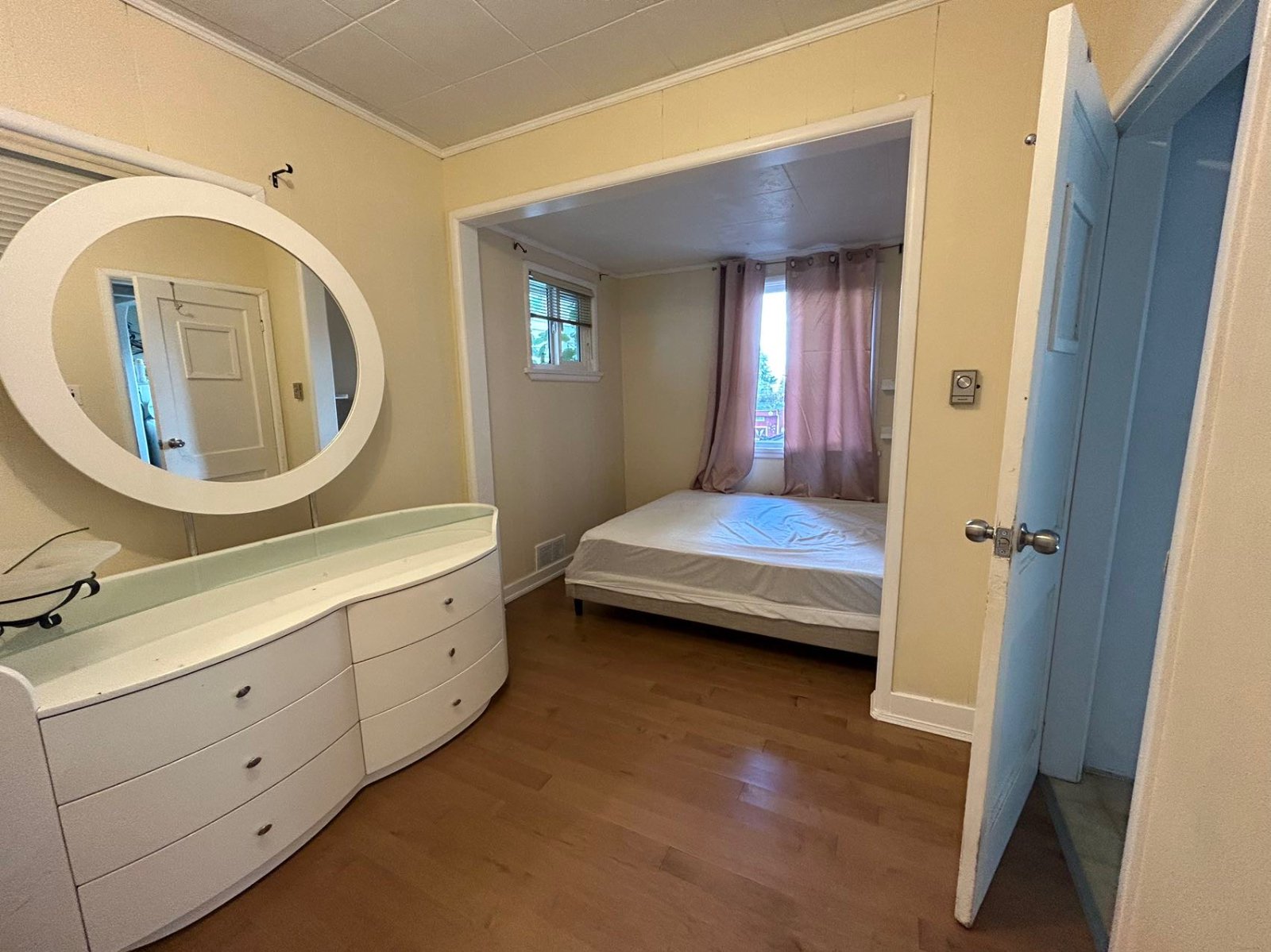 Room in House for Rent - Gothard, Vancouver, BC 2