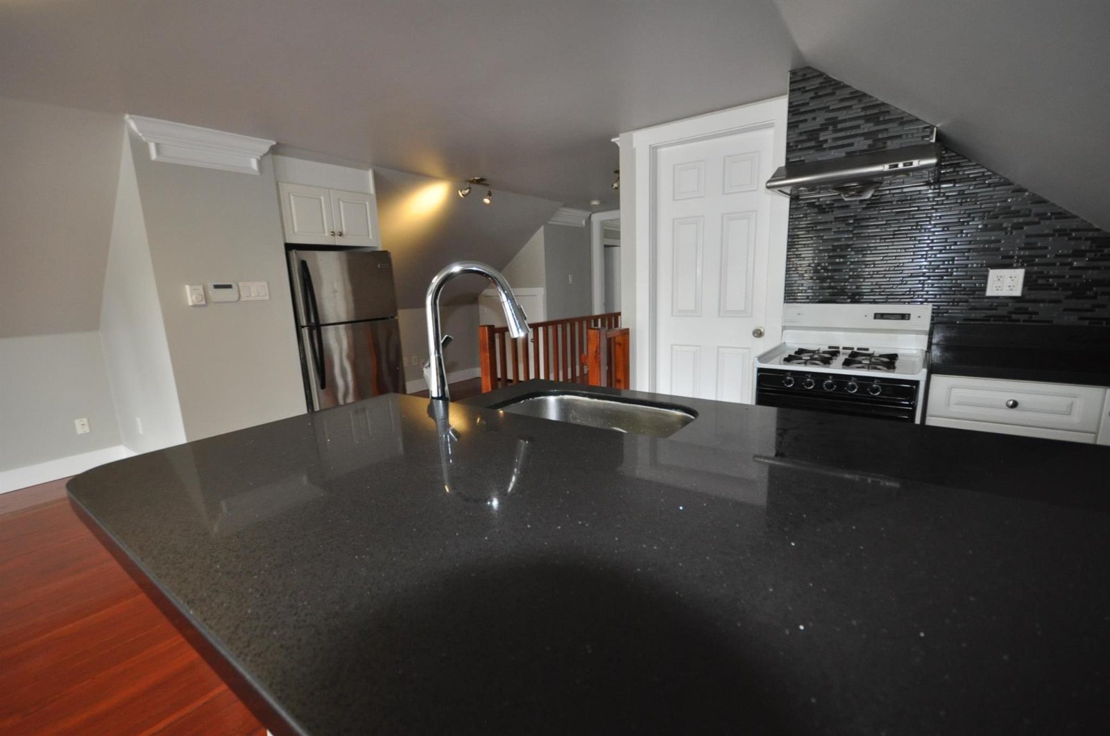 3 Bedroom House for Rent - 7505 Kingsway, Burnaby, BC 2