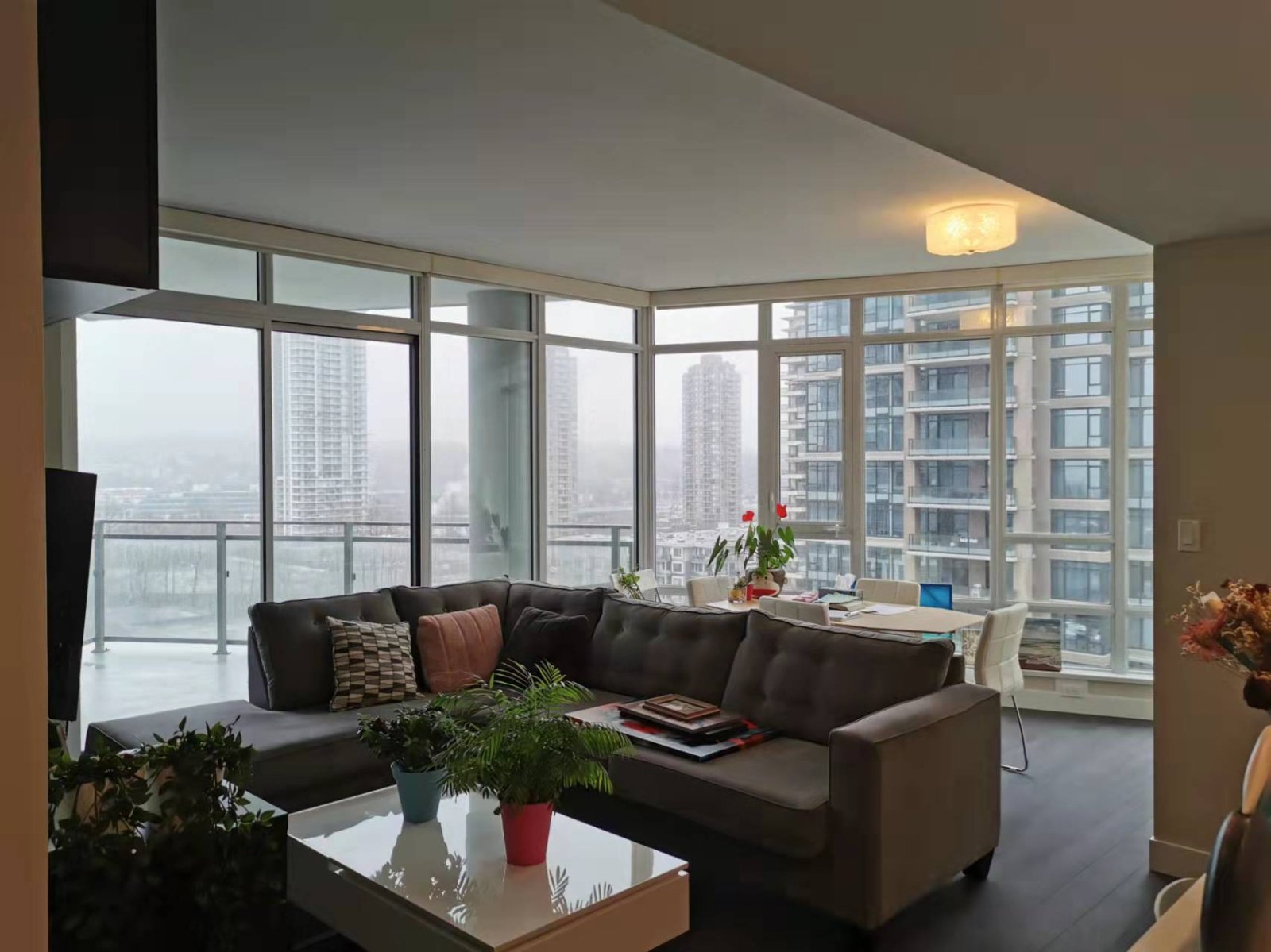 2 Bedroom Apartment for Rent - 2008 Rosser Ave, Burnaby, BC 3