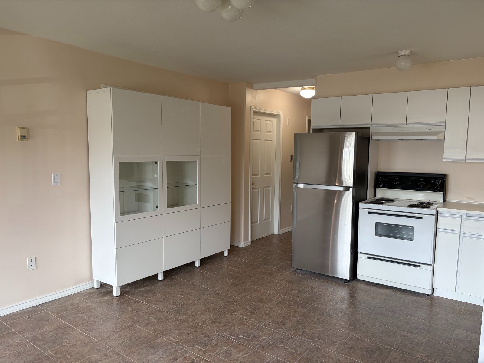 2 Bedroom Garden Suite for Rent - 4998 Dominion St, Burnaby, BC 5