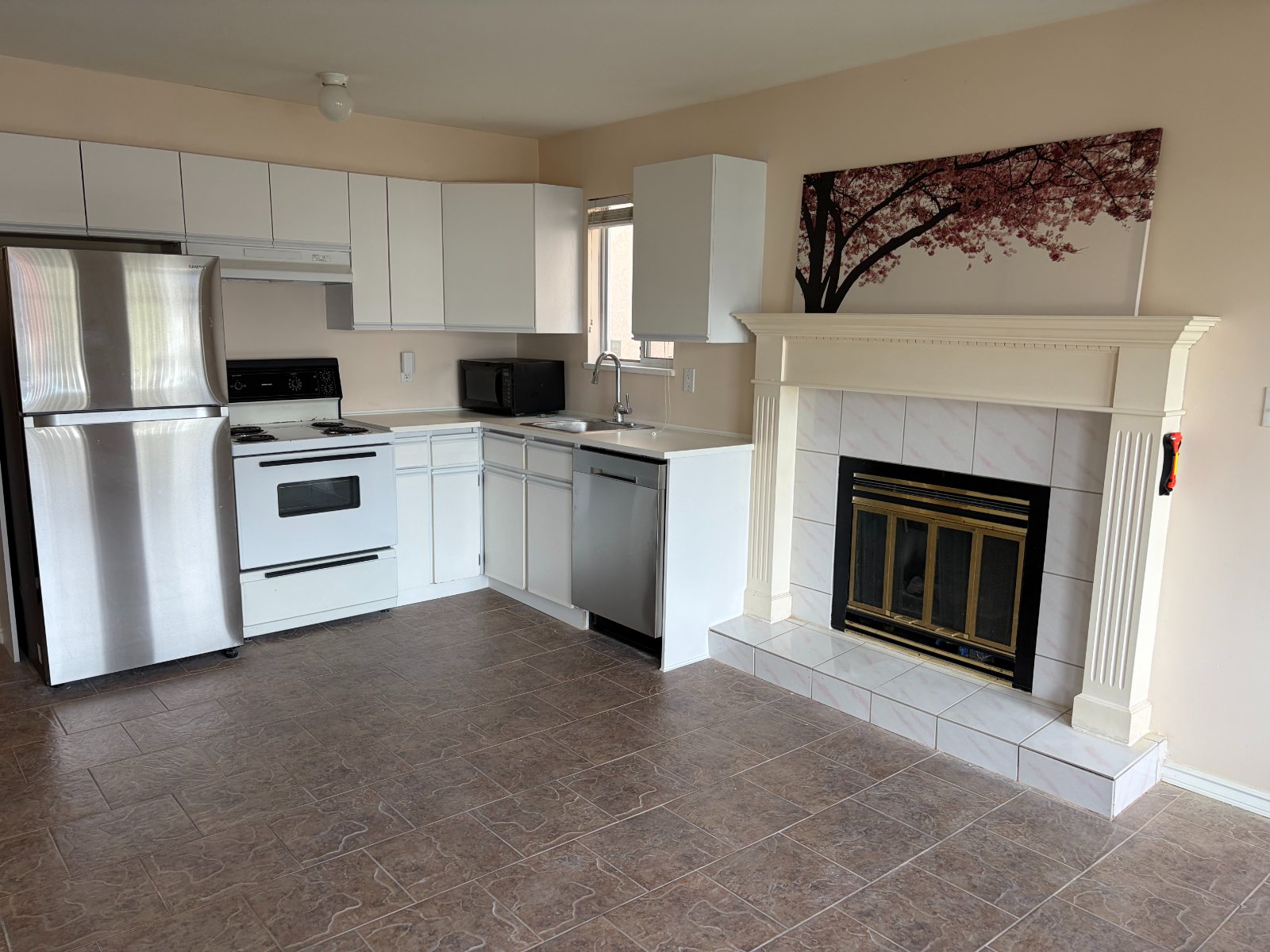 2 Bedroom Garden Suite for Rent - 4998 Dominion St, Burnaby, BC 3