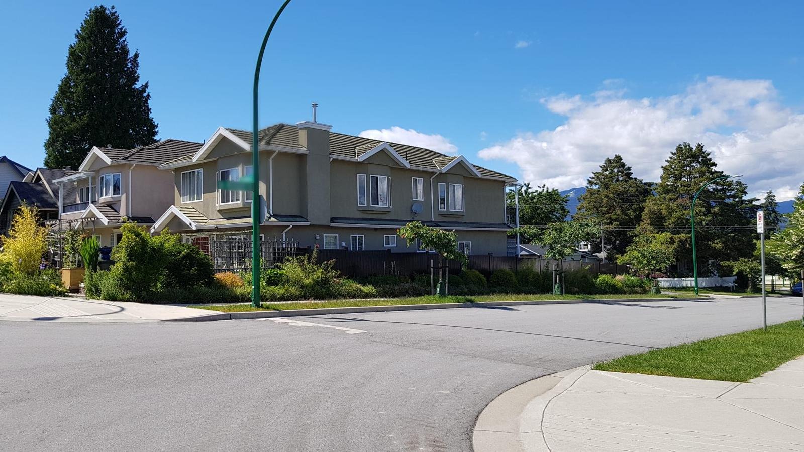 2 Bedroom Garden Suite for Rent - 4 XXX Oxford Street North Burnaby BC, Burnaby, BC 2