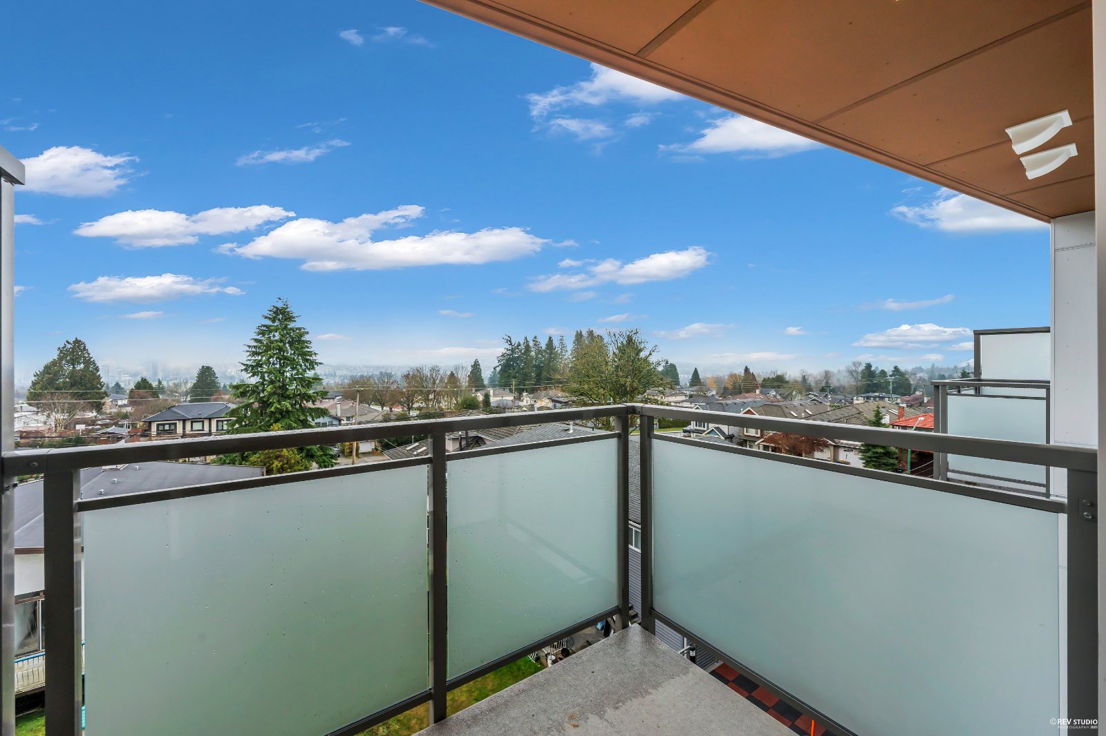 2 Bedroom Apartment for Rent - 6479 Selma Ave, Burnaby, BC 2