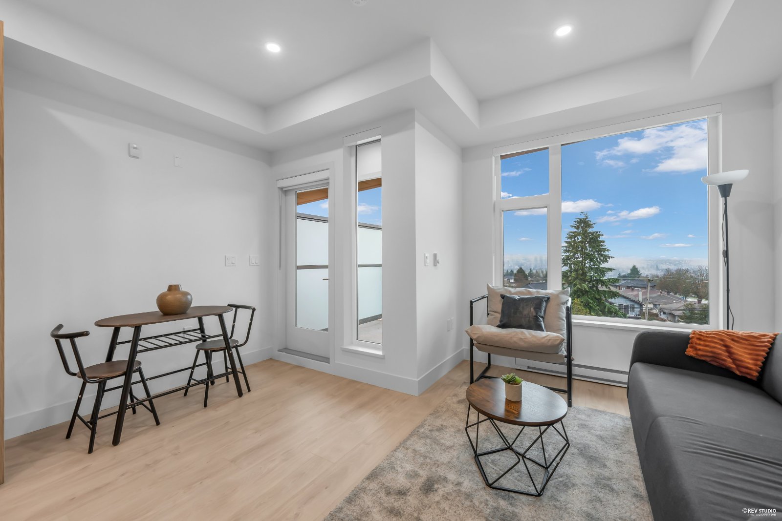 2 Bedroom Apartment for Rent - 6479 Selma Ave, Burnaby, BC 3