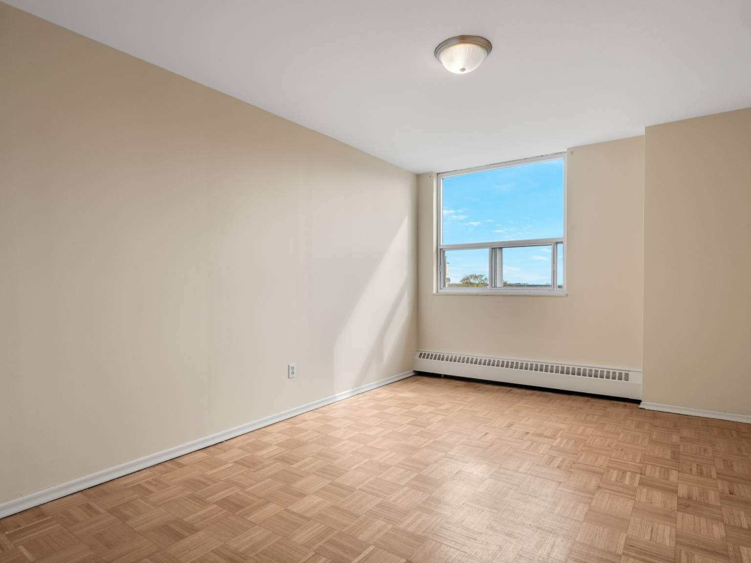 2 Bedroom Apartment for Rent - 3801 Riverside Drive East, Windsor, ON 5
