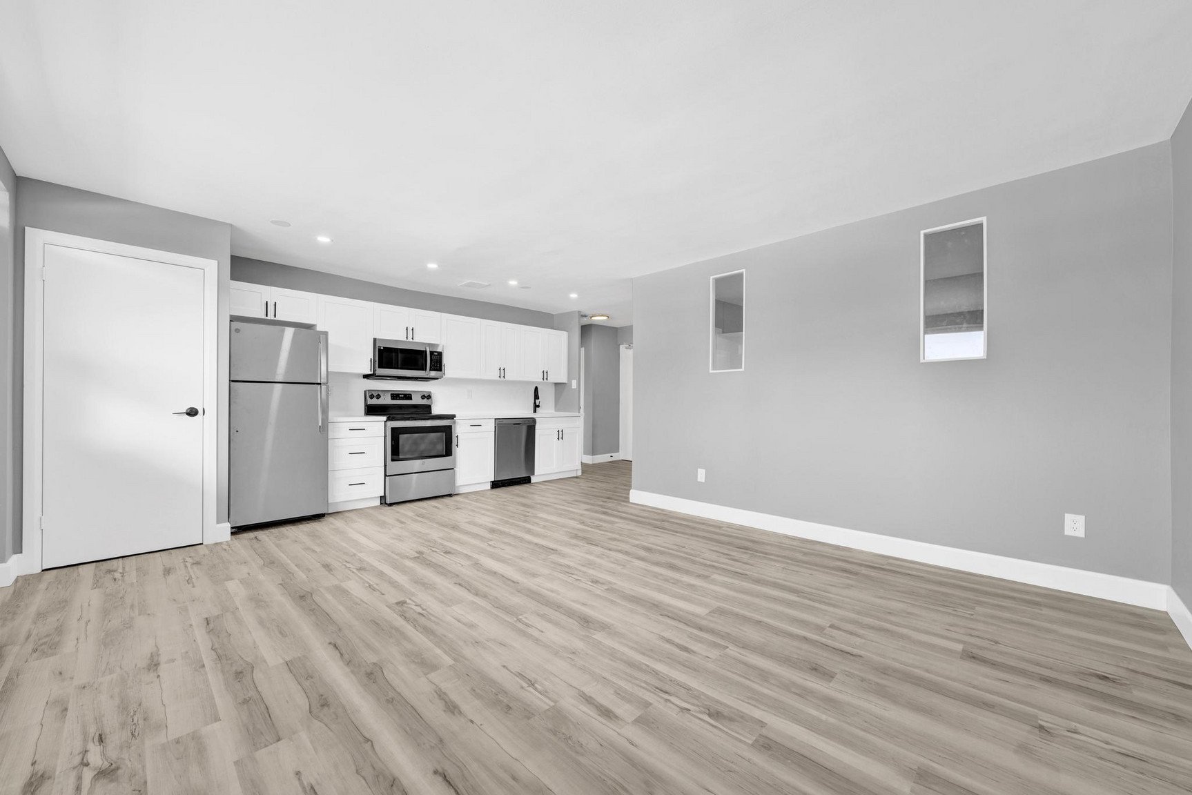 3 Bedroom Apartment for Rent - 535  The East Mall, Etobicoke, ON 3