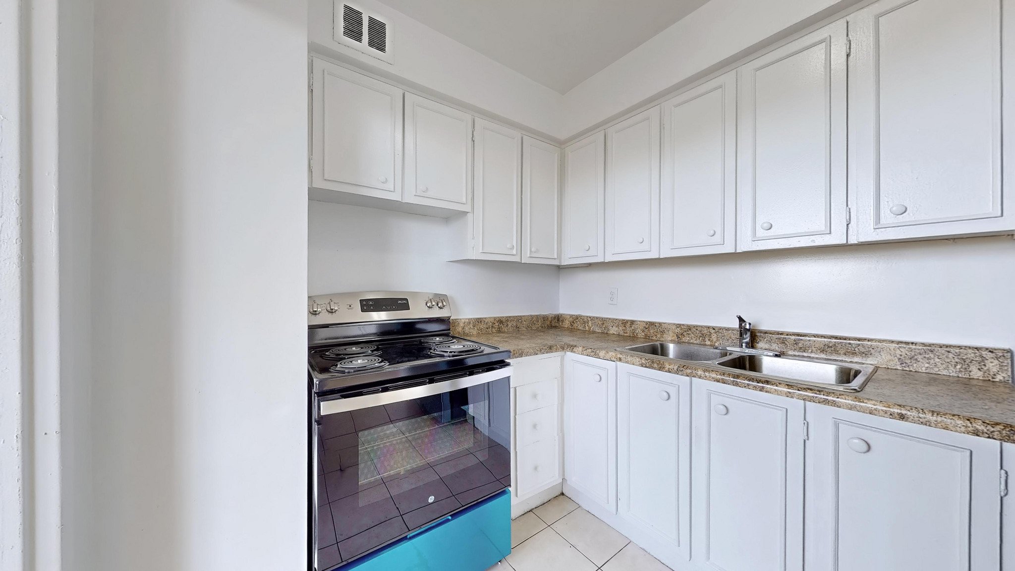 2 Bedroom Apartment for Rent - 4  Goldfinch Court, North York, ON 3