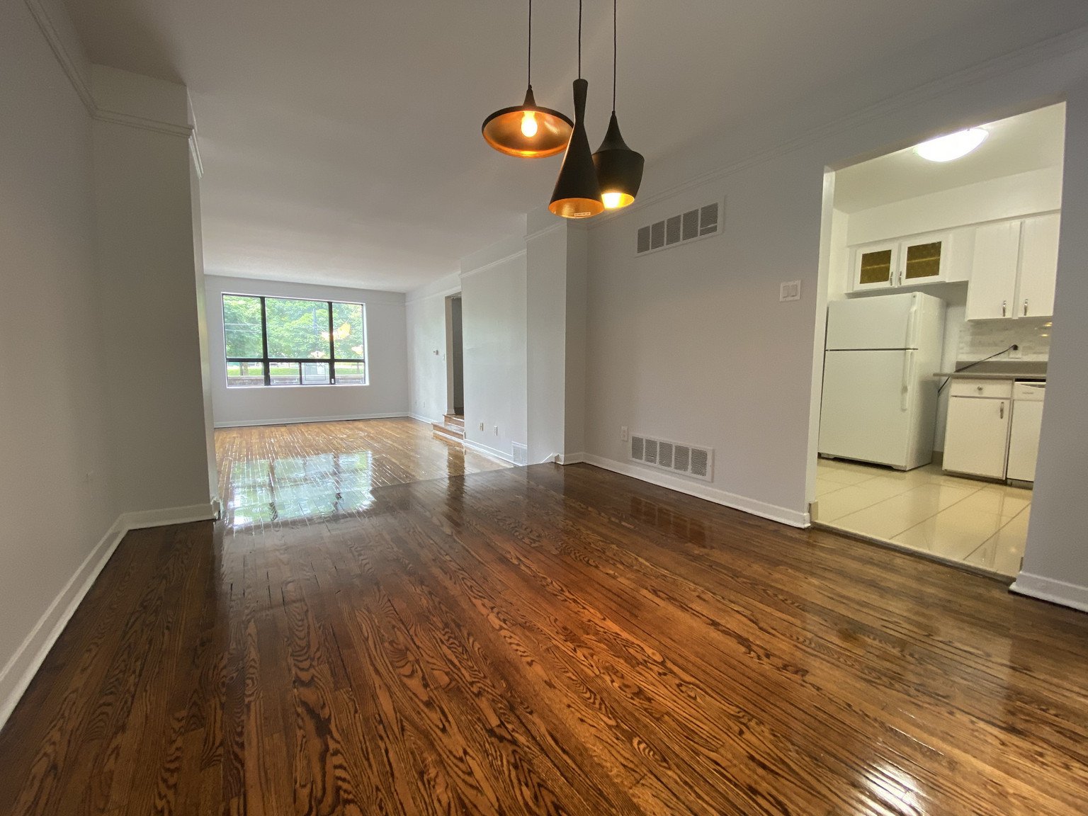 3 Bedroom Apartment for Rent - 207  Davisville Avenue, Toronto, ON 3
