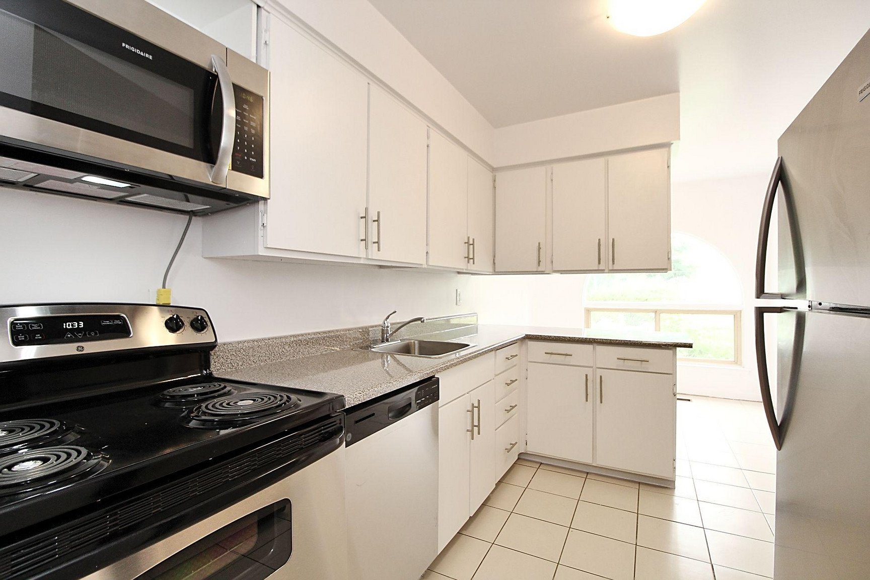 3 Bedroom Apartment for Rent - 207  Davisville Avenue, Toronto, ON 5