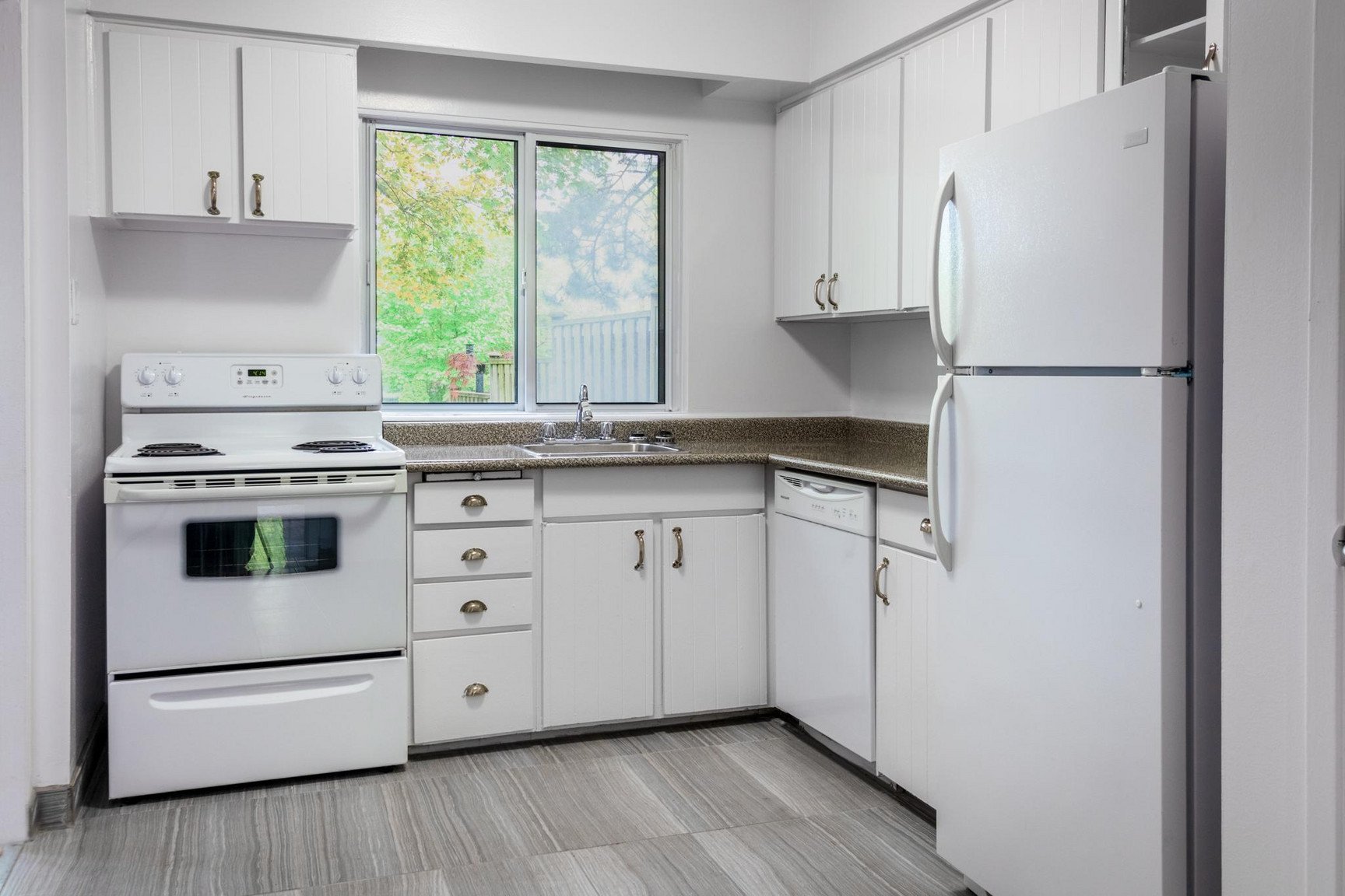 3 Bedroom Apartment for Rent - 207  Davisville Avenue, Toronto, ON 4