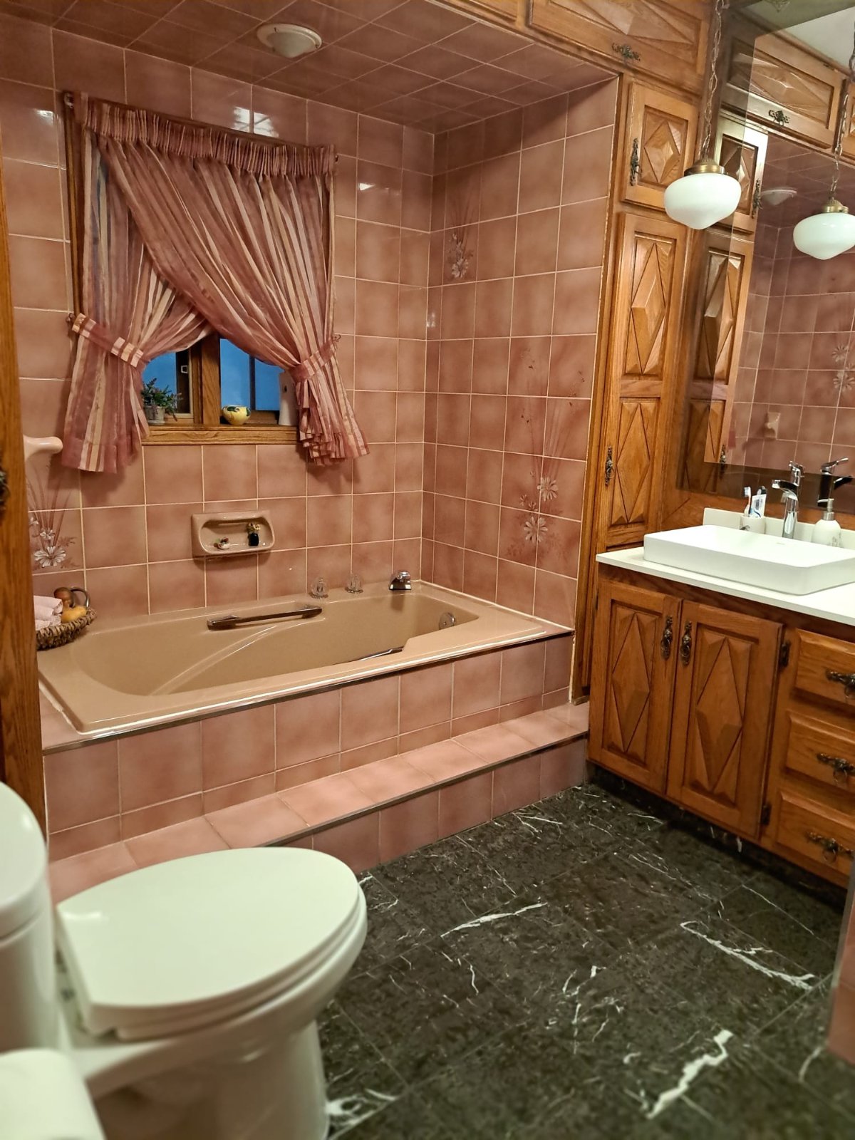 Room in House for Rent - Avenue Coolbrook, Montréal, QC 3