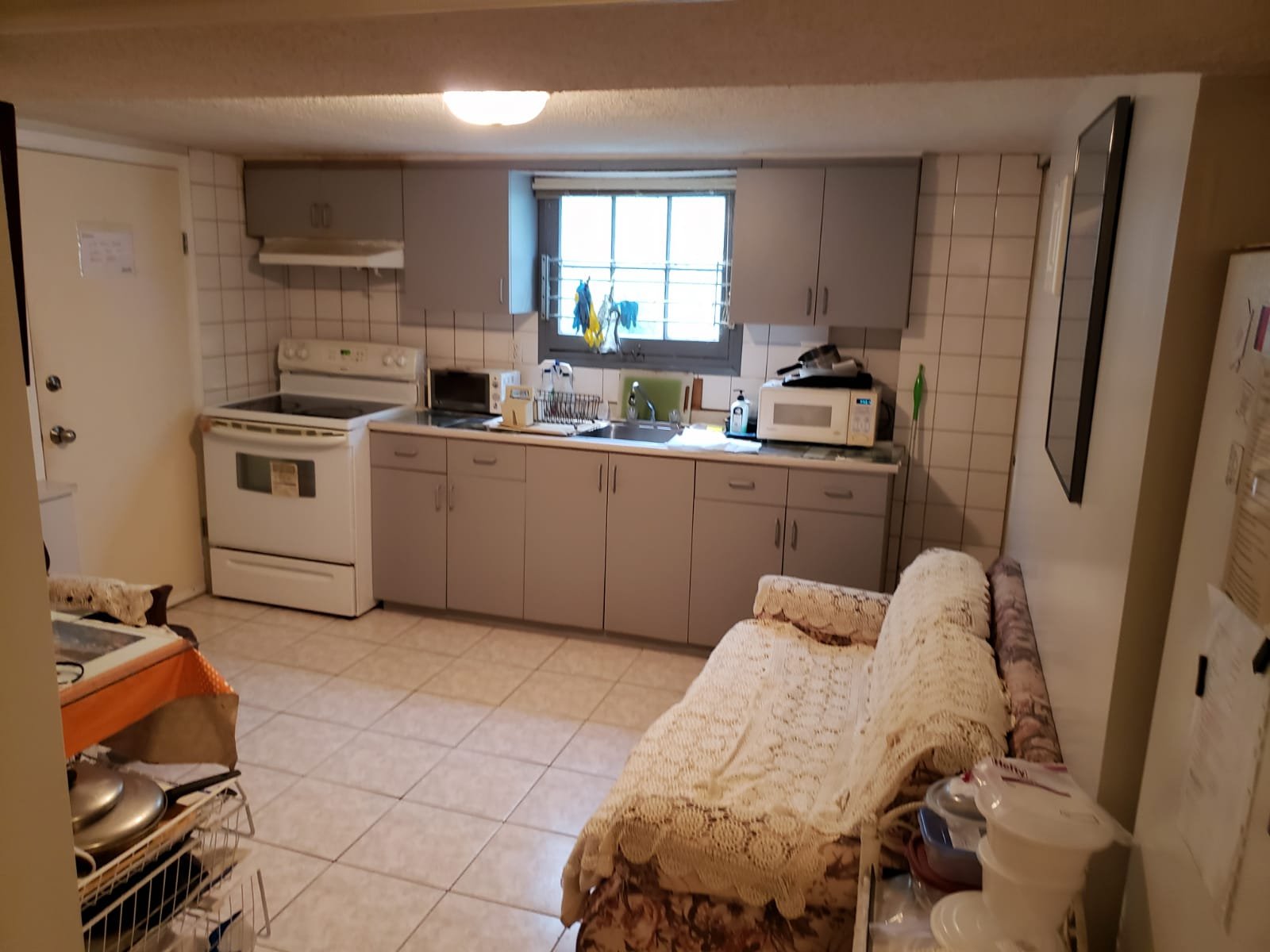 Room in House for Rent - E 49th Ave, Vancouver, BC 2