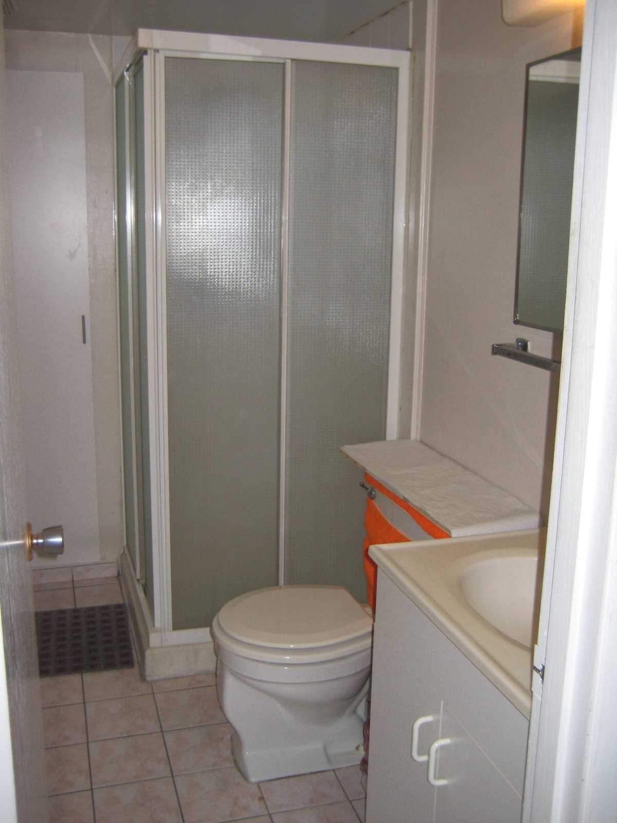 Room in House for Rent - E 49th Ave, Vancouver, BC 3
