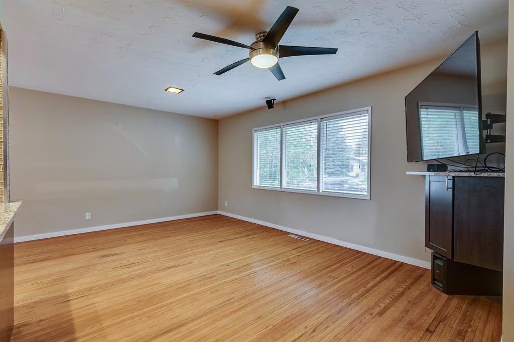 3 Bedroom House for Rent - 4602 Forman Cres SE, Calgary, AB 5