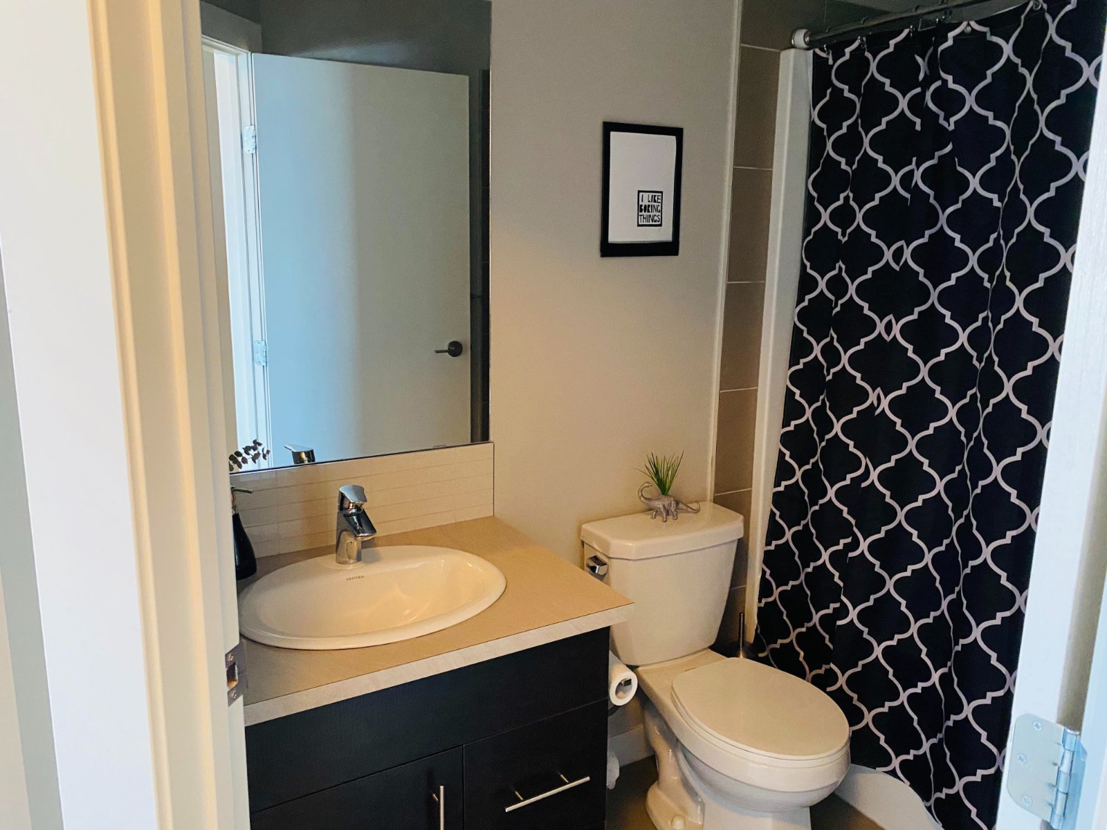 2 Bedroom Apartment for Rent - 10226 104 St, Edmonton, AB 2