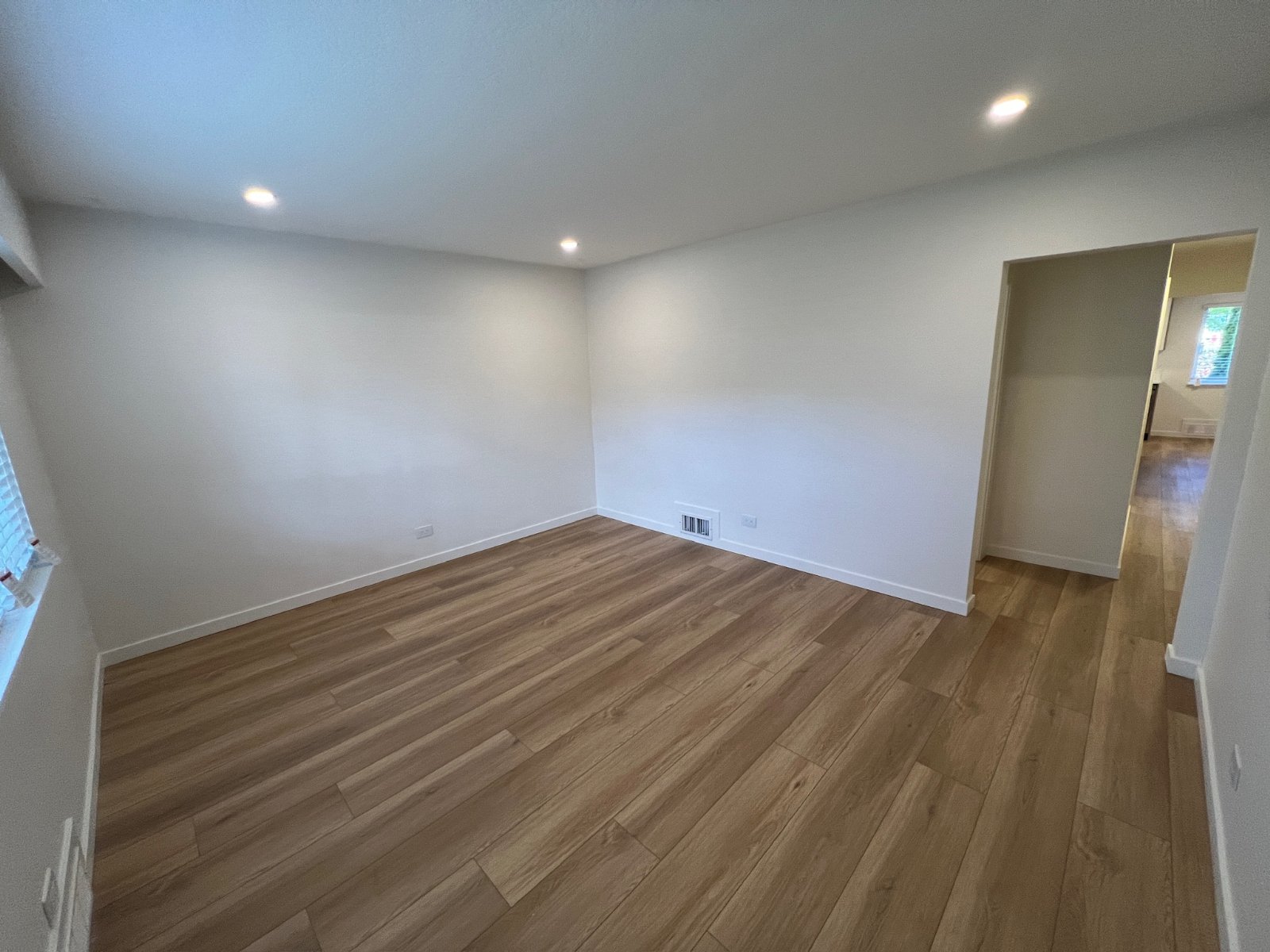 2 Bedroom Townhouse for Rent - 467 W 15th Ave, Vancouver, BC 2