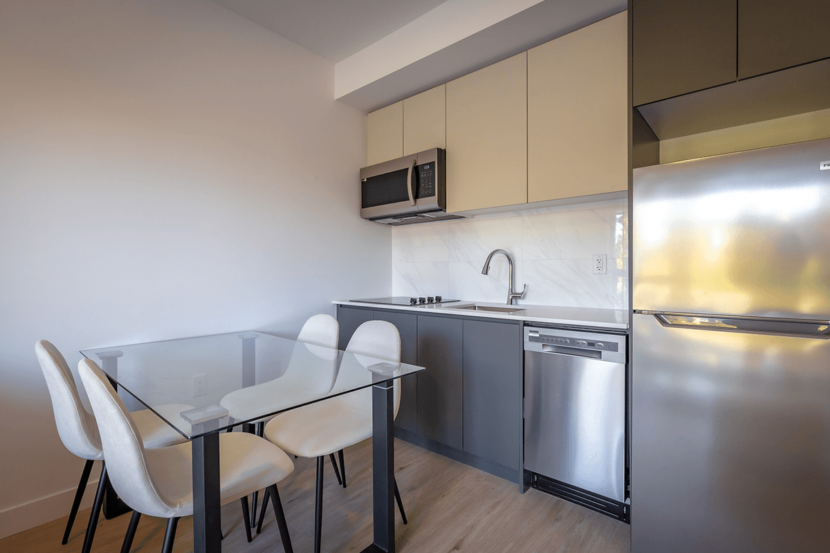 3 Bedroom Apartment for Rent - 2590 Lonsdale Ave, North Vancouver, BC 3