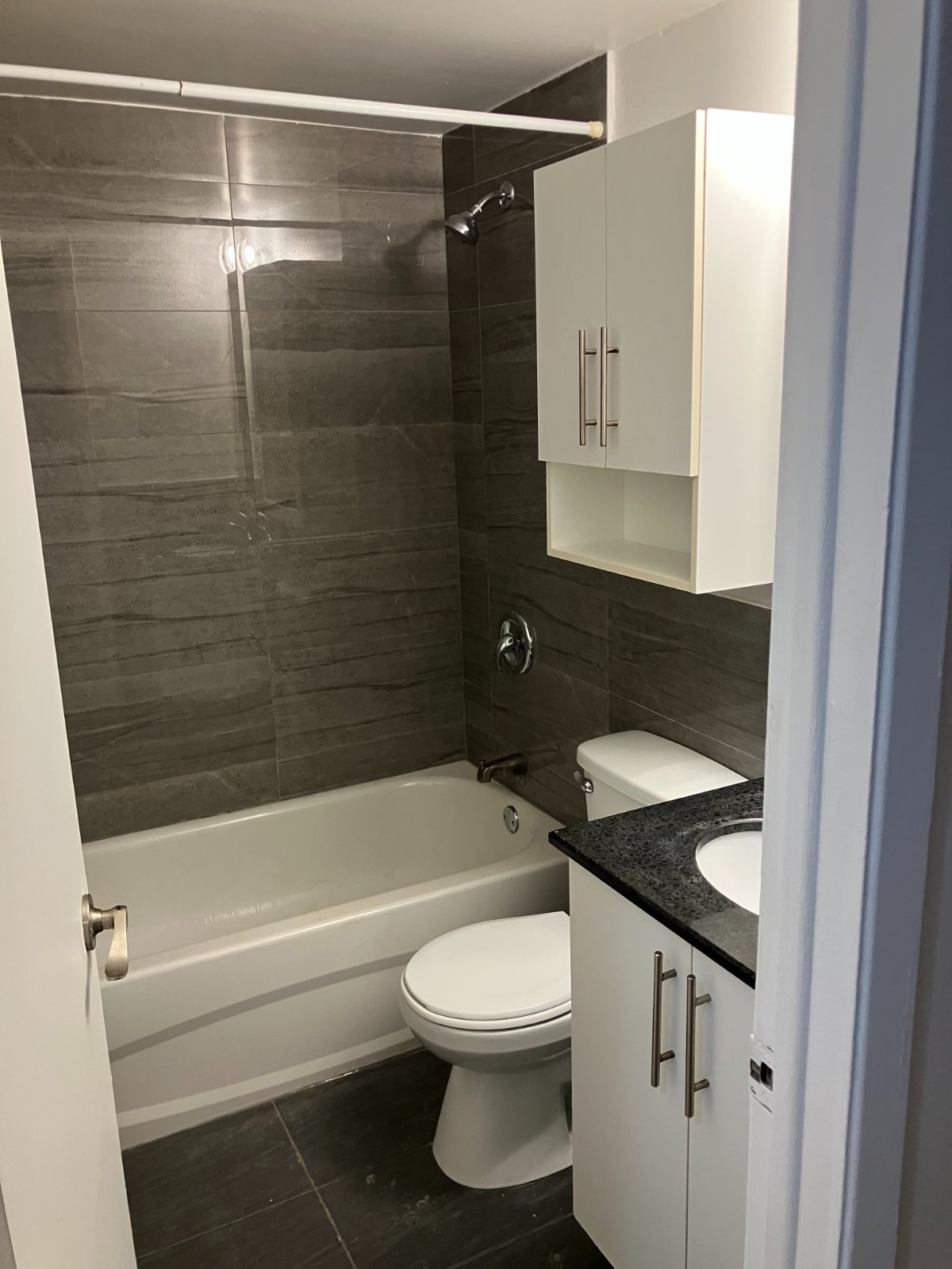 2 Bedroom Apartment for Rent - 2725 Trinitaires Blvd, Montréal, QC 5