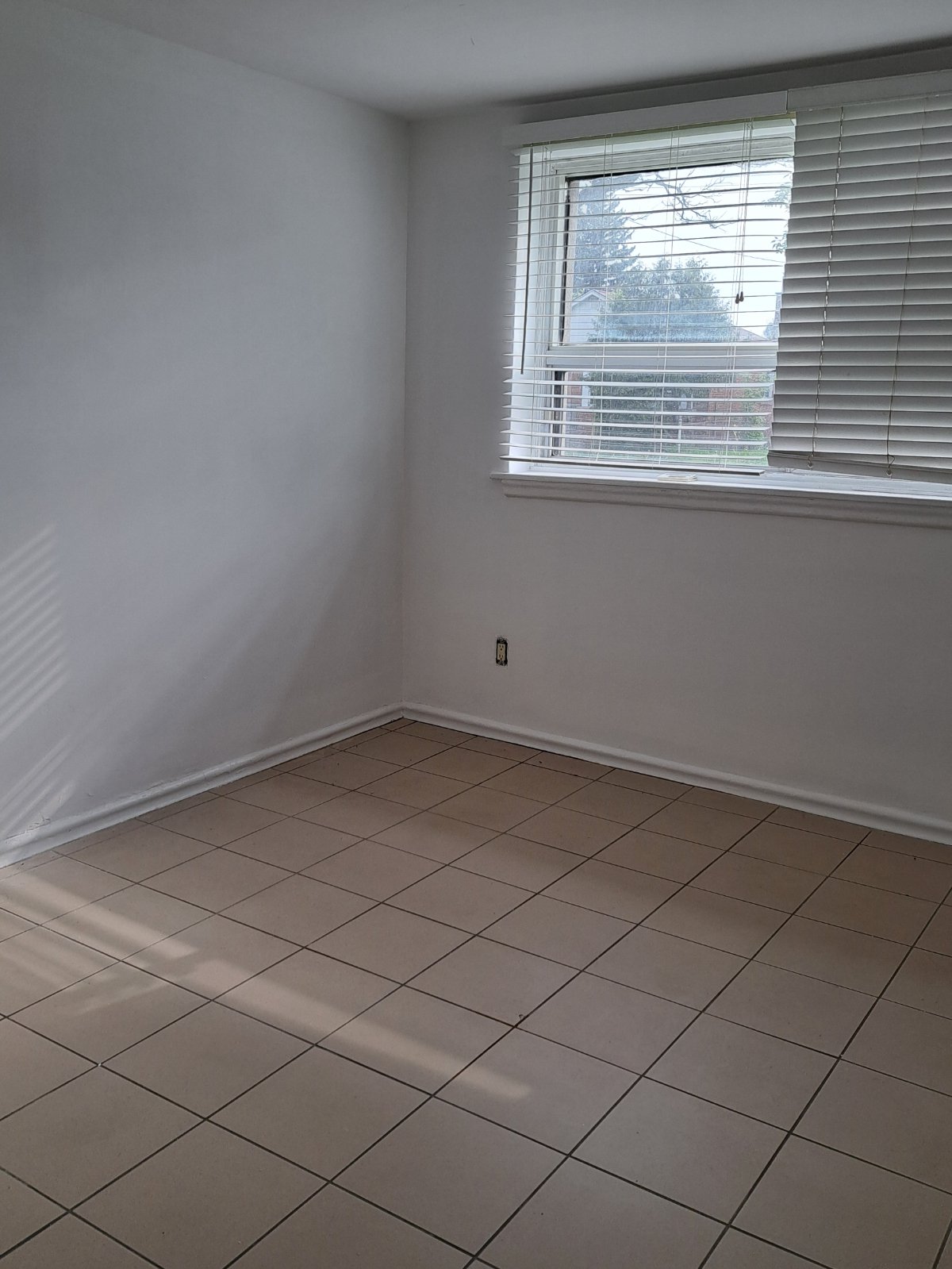 2 Bedroom Apartment for Rent - 1047 Victoria Park Avenue, Scarborough, ON 2