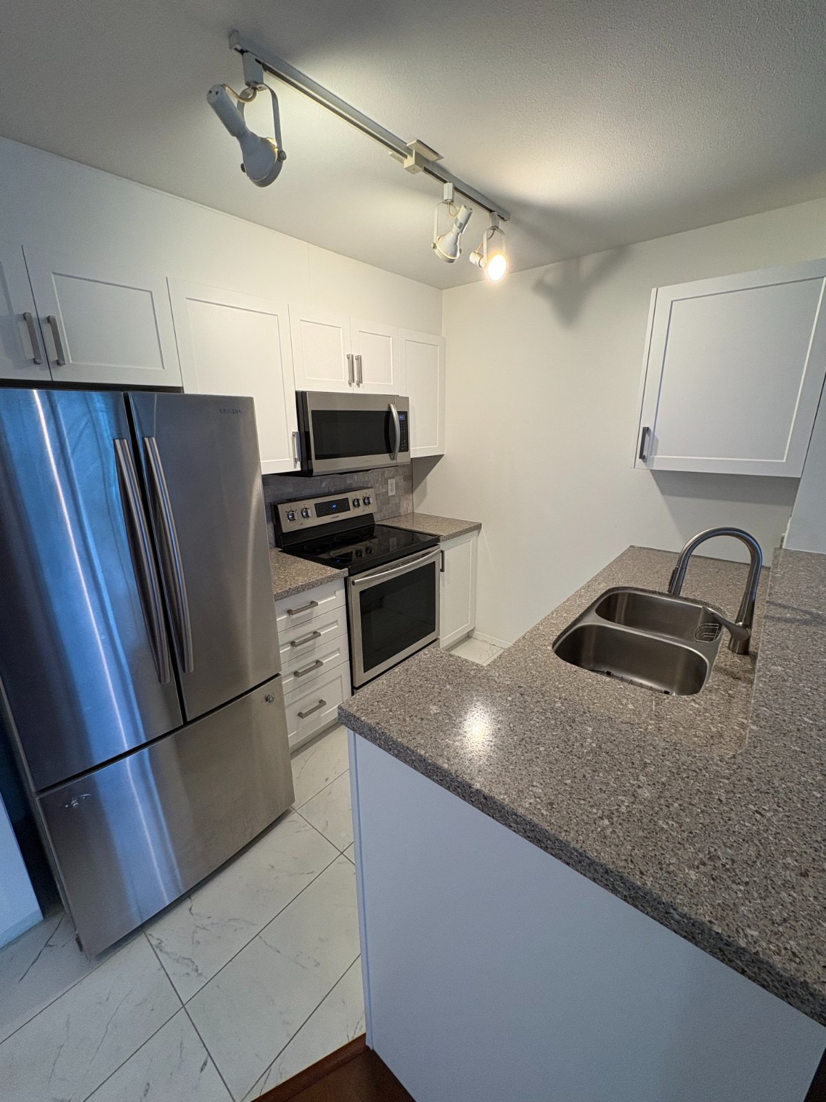 2 Bedroom Apartment for Rent - 2763 Chandlery Place, Vancouver, BC 3
