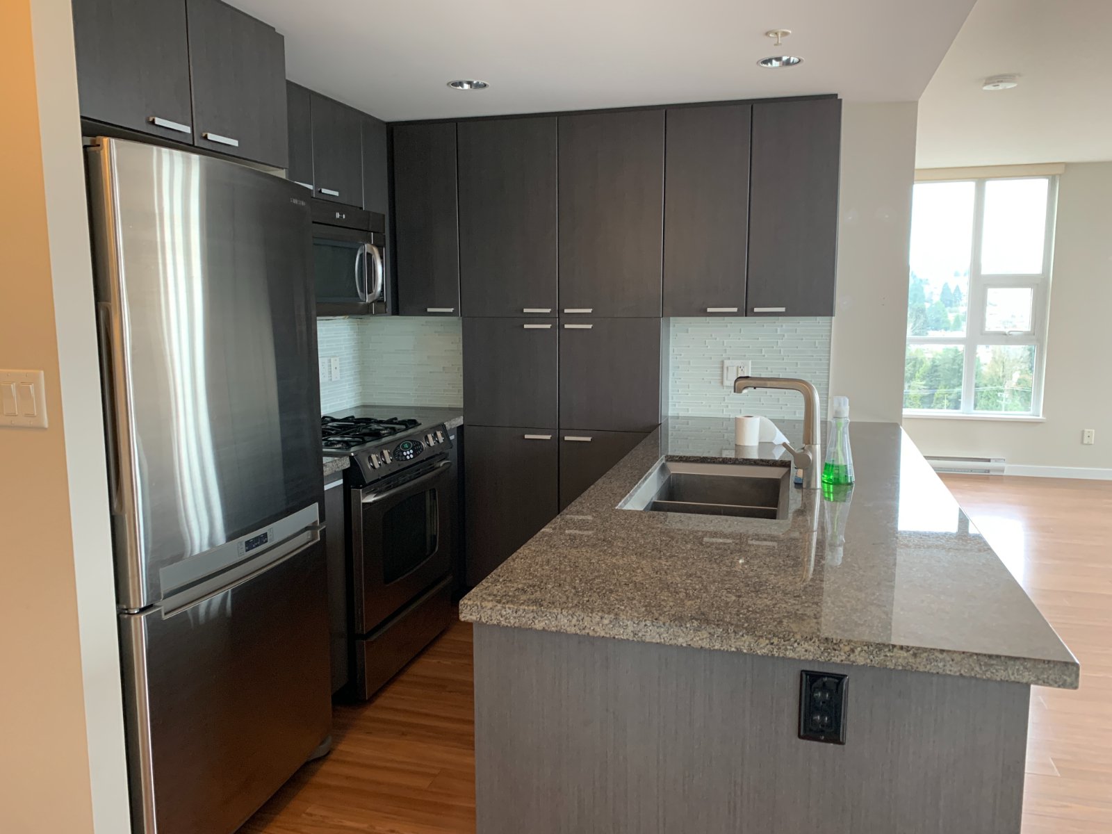 2 Bedroom Apartment for Rent - 2232 Douglas Rd, Burnaby, BC 5