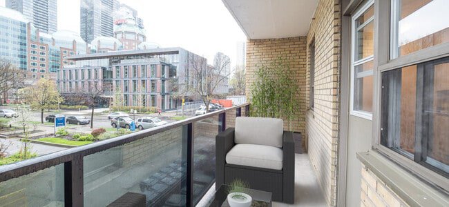 Studio Apartment for Rent - 137 Isabella Street, Toronto, ON 4