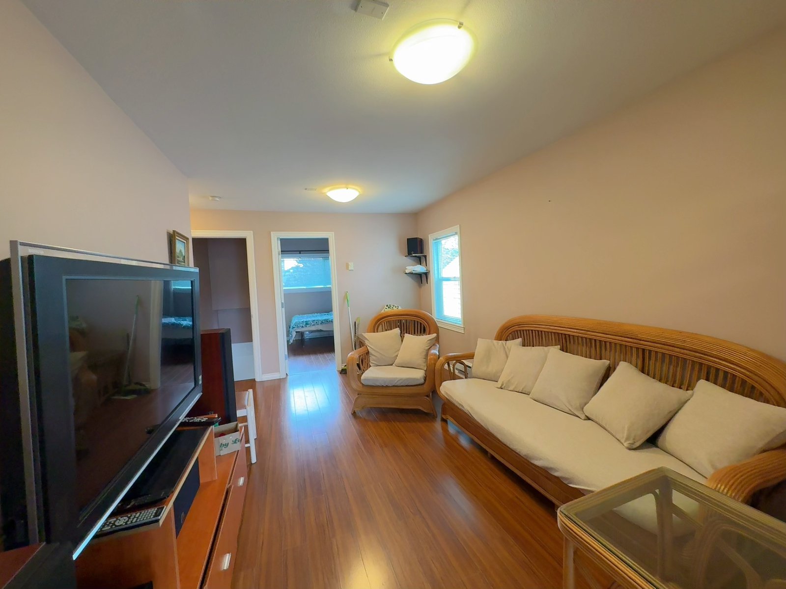 2 Bedroom House for Rent - 3670 Monmouth Ave, Vancouver, BC 3