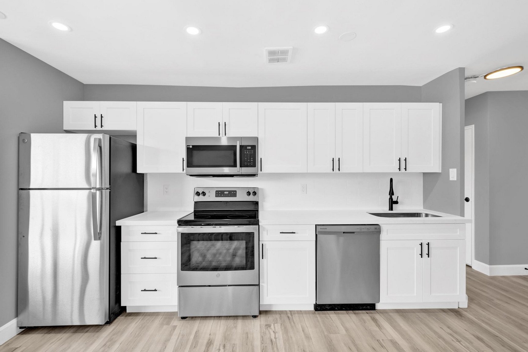 2 Bedroom Apartment for Rent - 535  The East Mall, Etobicoke, ON 4