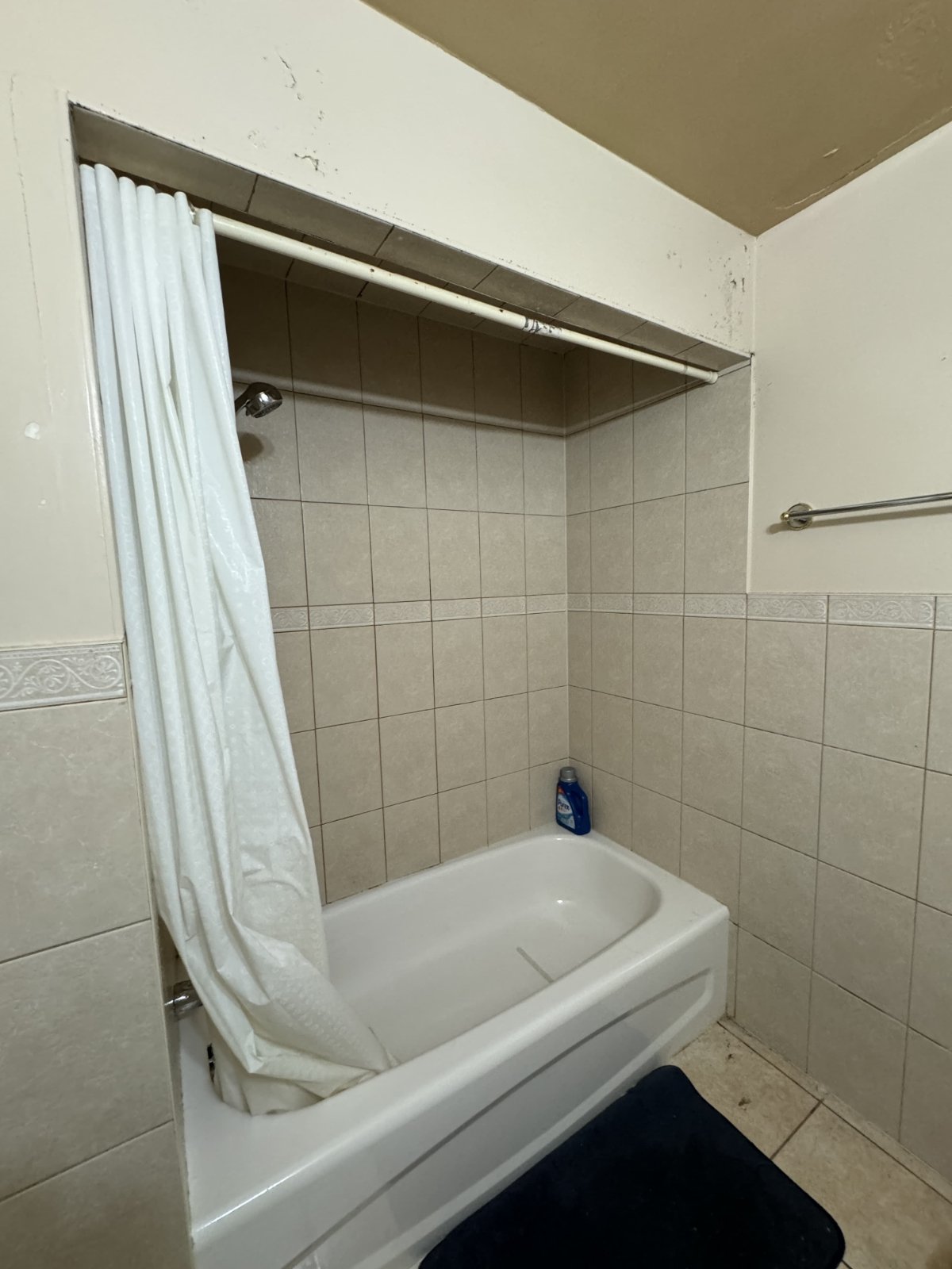 Room in Apartment for Rent - 3873 Bathurst St, York, ON 5