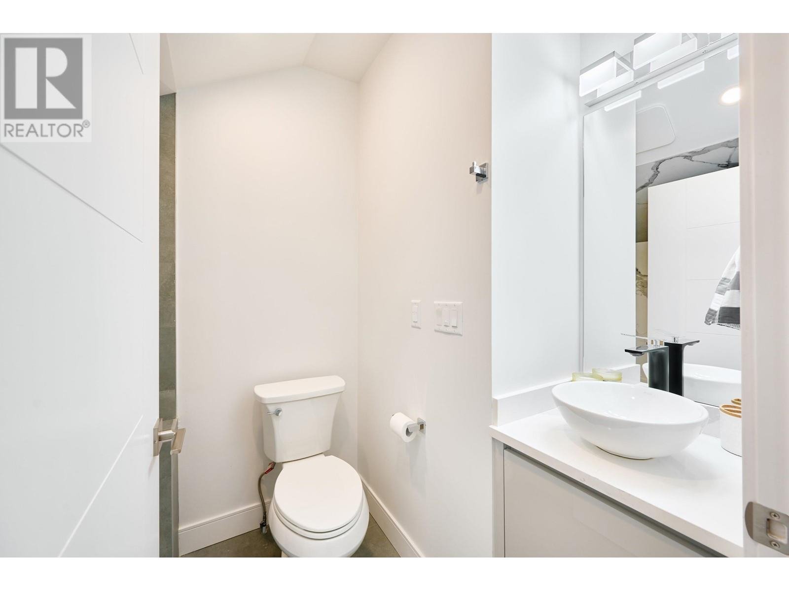 Room in House for Rent - 812 E 51st Ave, Vancouver, BC 3