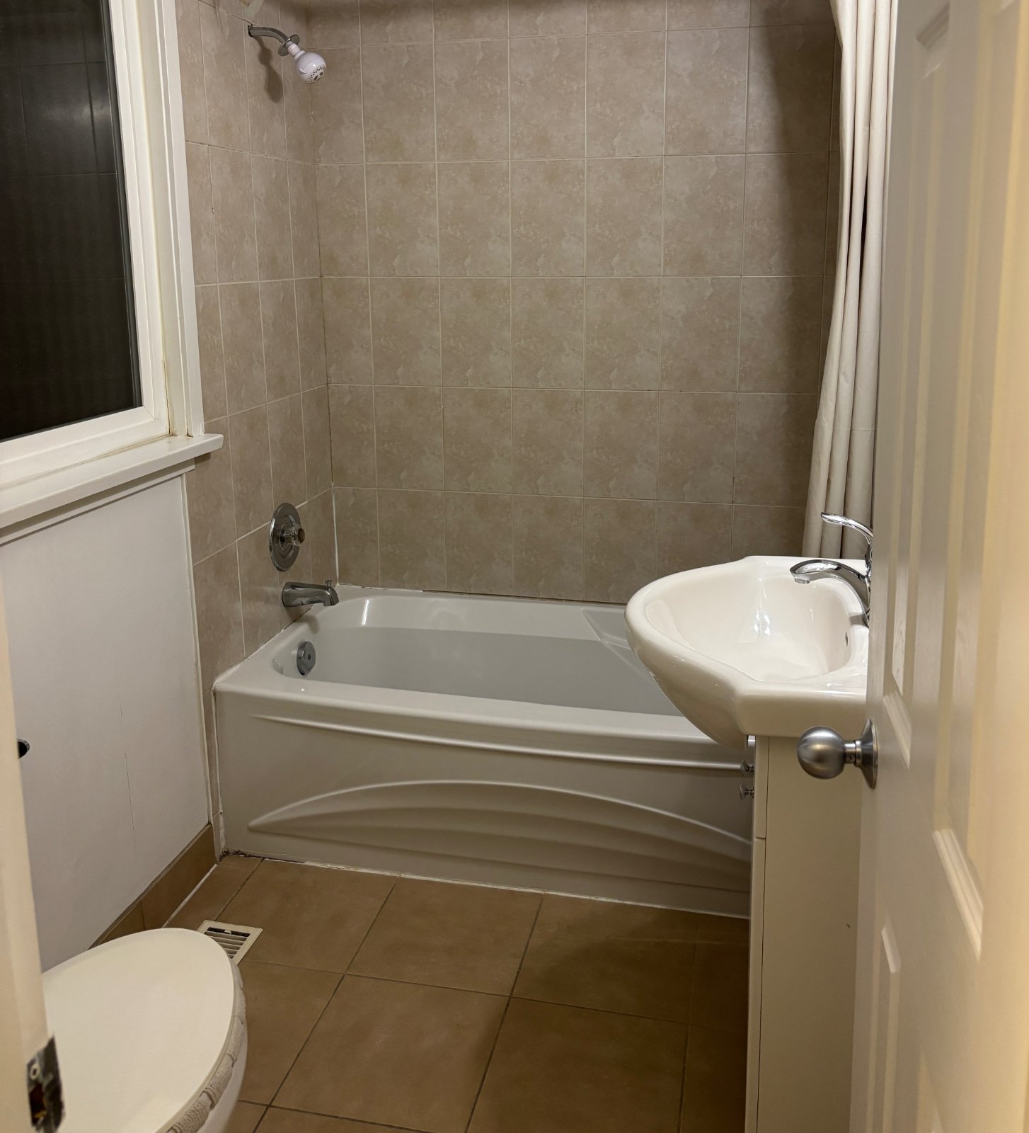 Room in House for Rent - 5383 Barker Ave, Burnaby, BC 5