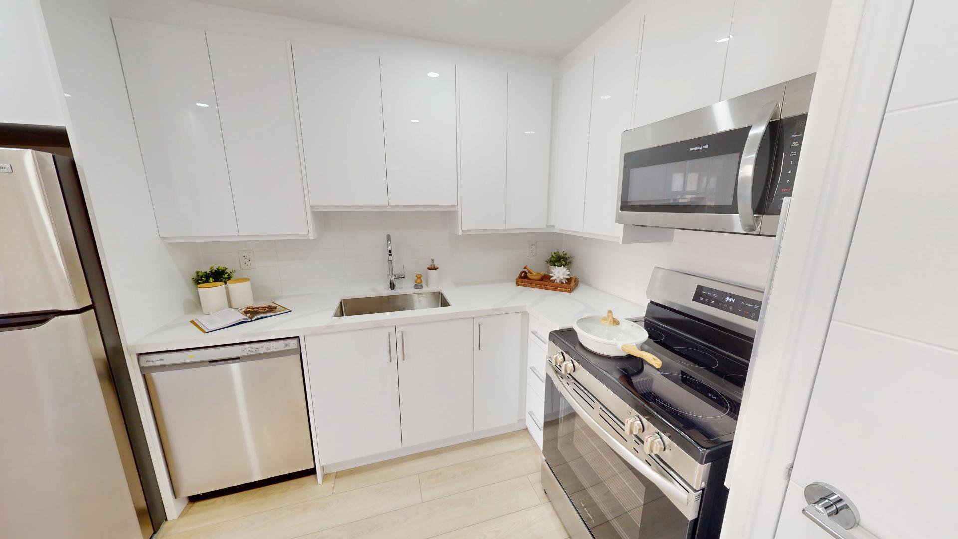3 Bedroom Apartment for Rent - 455 Maple Ave, Burlington, ON 2