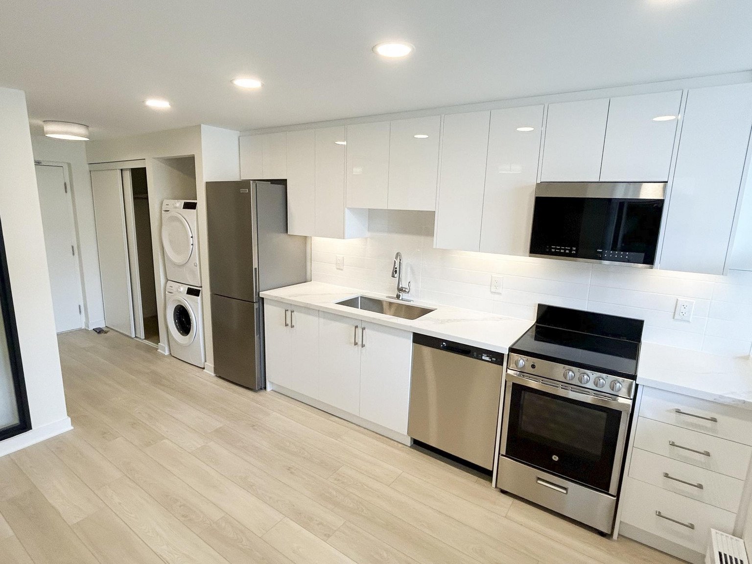 2 Bedroom Apartment for Rent - 920 Inverhouse Dr, Mississauga, ON 2