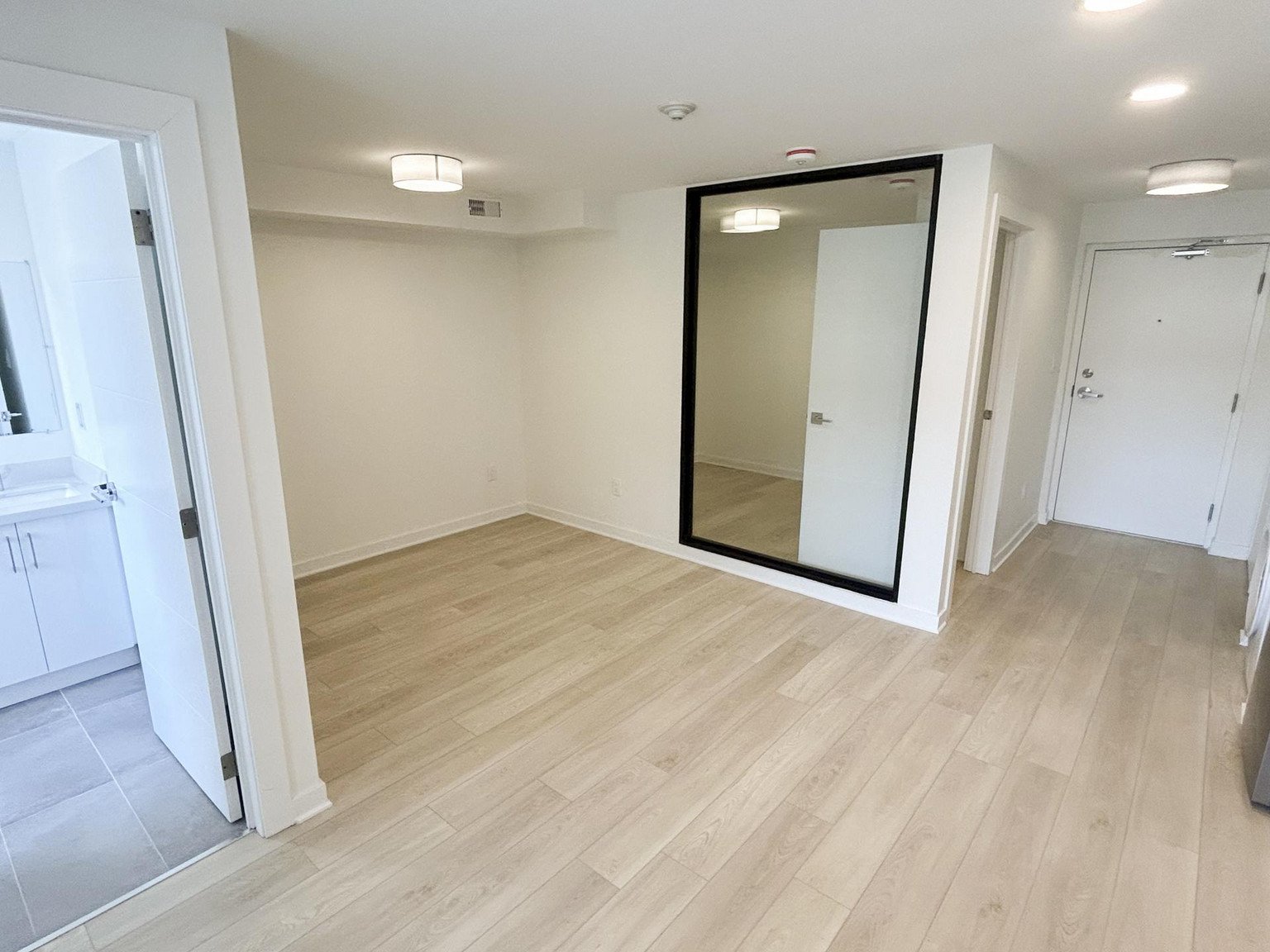 2 Bedroom Apartment for Rent - 920 Inverhouse Dr, Mississauga, ON 3